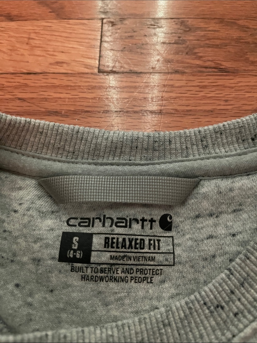Carhartt Men’s Light Heather Gray Crewneck Sweatshirt with Sleeve Logo - Picture 2 of 4